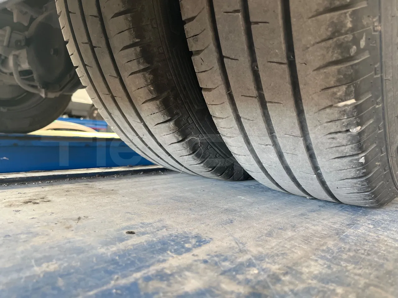 Iveco Daily 50C14N - EUR6 - 100kW - 6,048m - tread condition front tires left