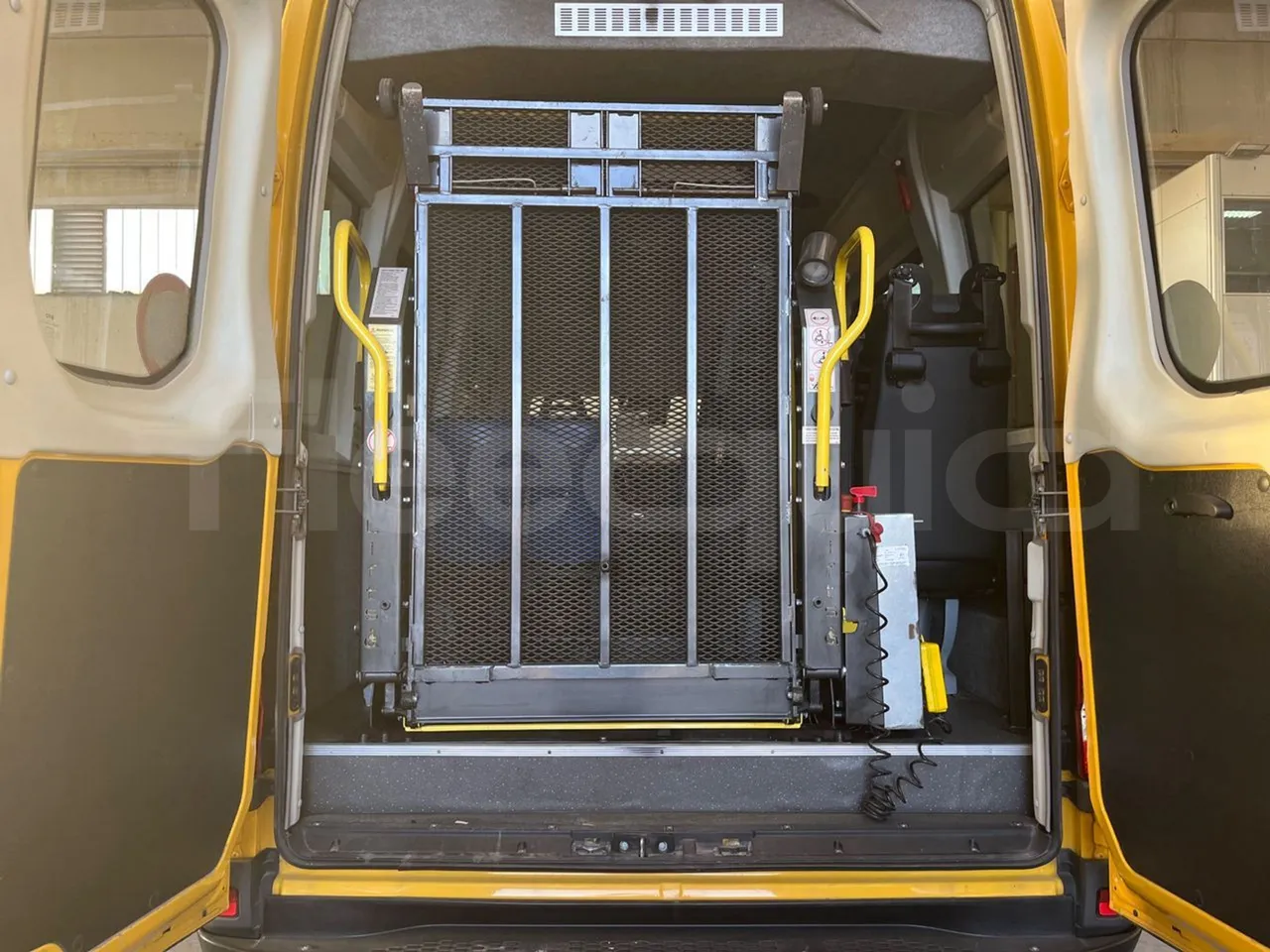 Iveco Daily 50C14N - EUR6 - 100kW - 6,048m - platform open photo