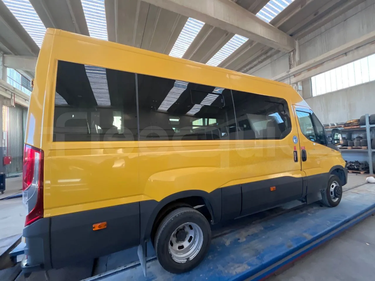 Iveco Daily 50C14N - EUR6 - 100kW - 6,048m - right side doors closed