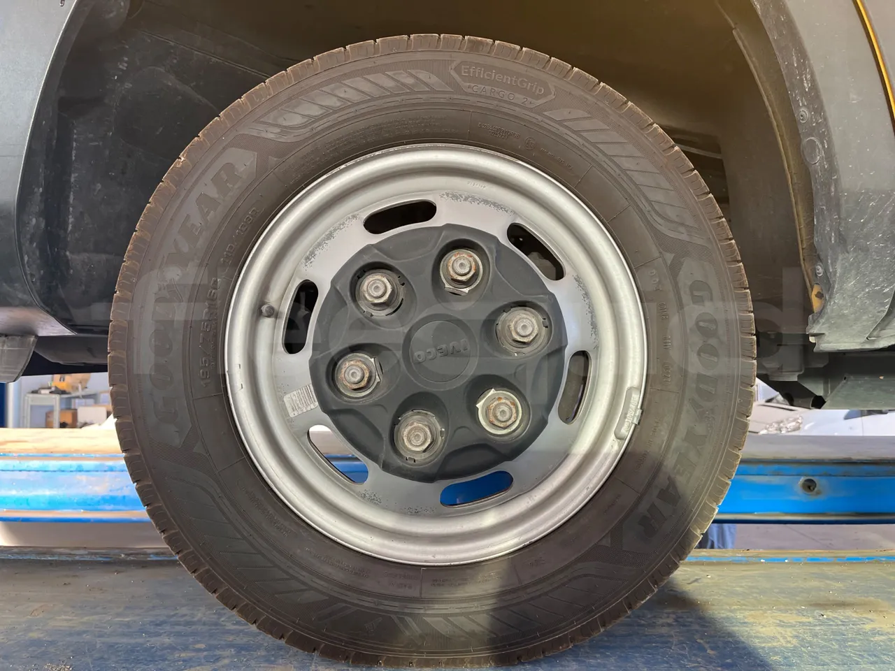 Iveco Daily 50C14N - EUR6 - 100kW - 6,048m - front left tire measurements