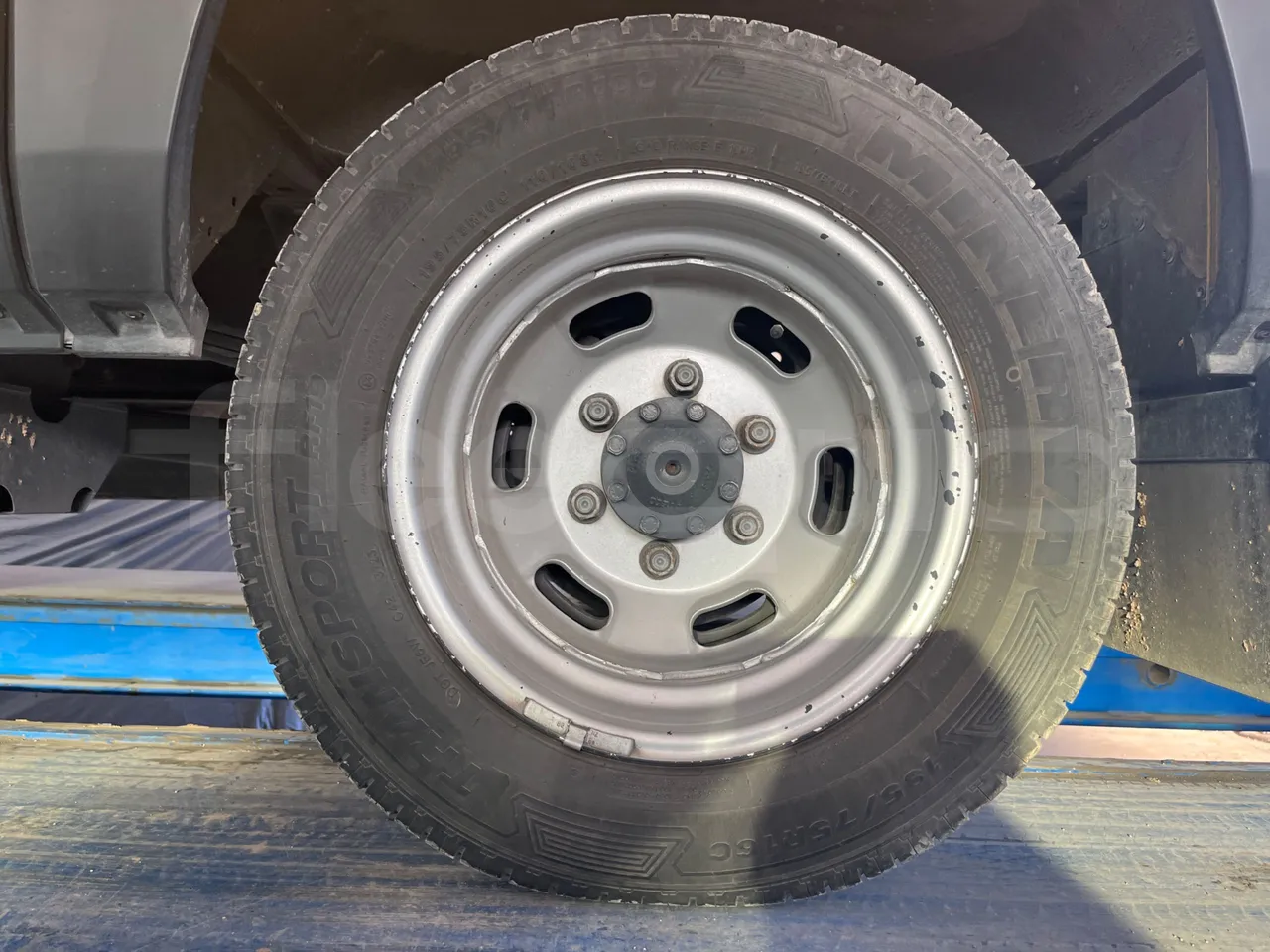 Iveco Daily 50C14N - EUR6 - 100kW - 6,048m - rear left tire photo