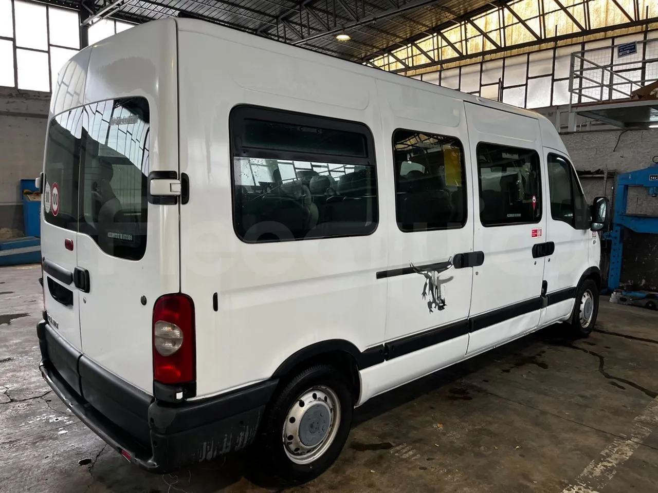 Renault Master NDDUL6/16 - EUR3 - 84kW - 5.899m - 3/4 right rear doors closed