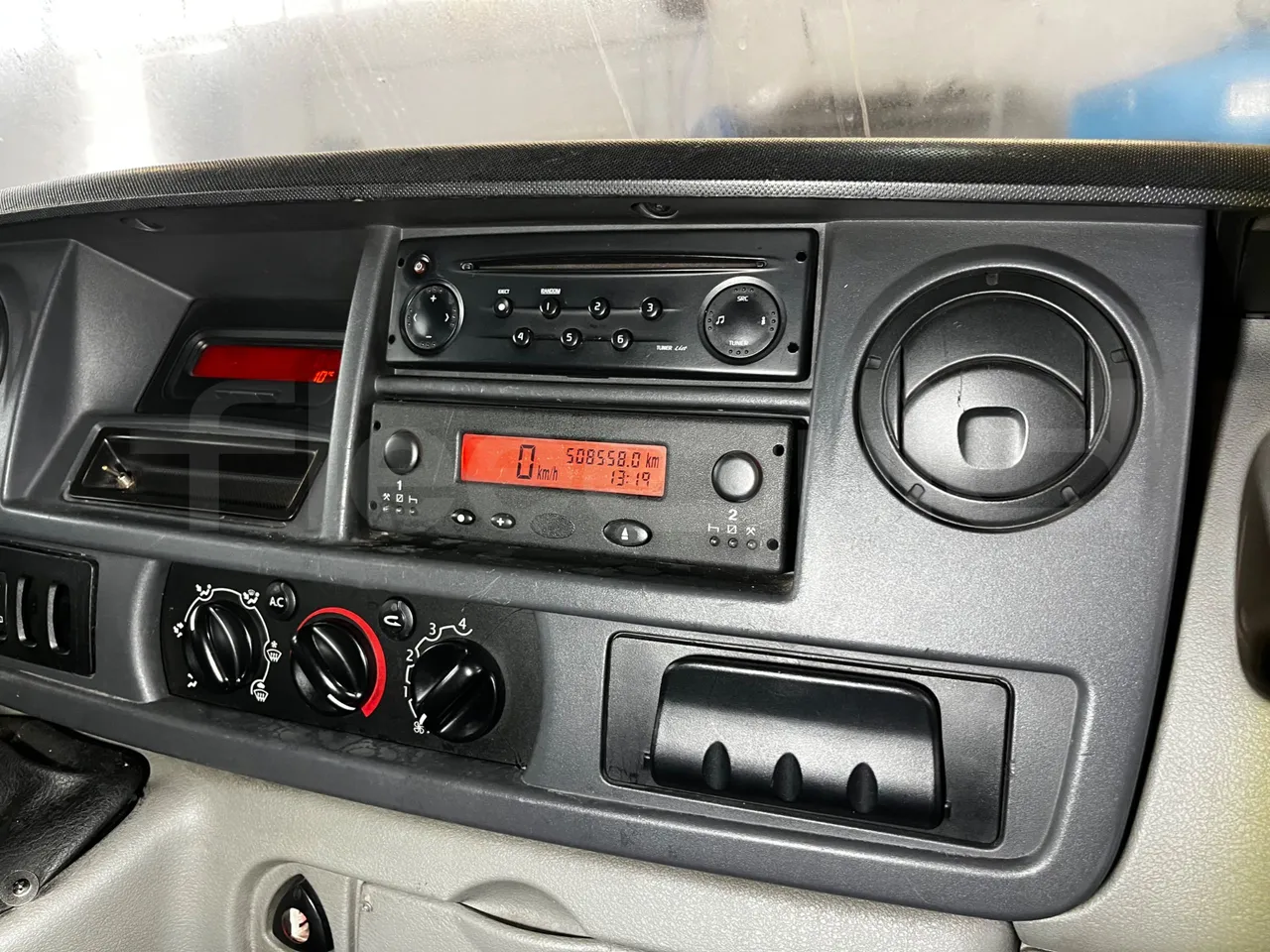 Renault Master NDDUL6/16 - EUR3 - 84kW - 5.899m - radio accessories photo