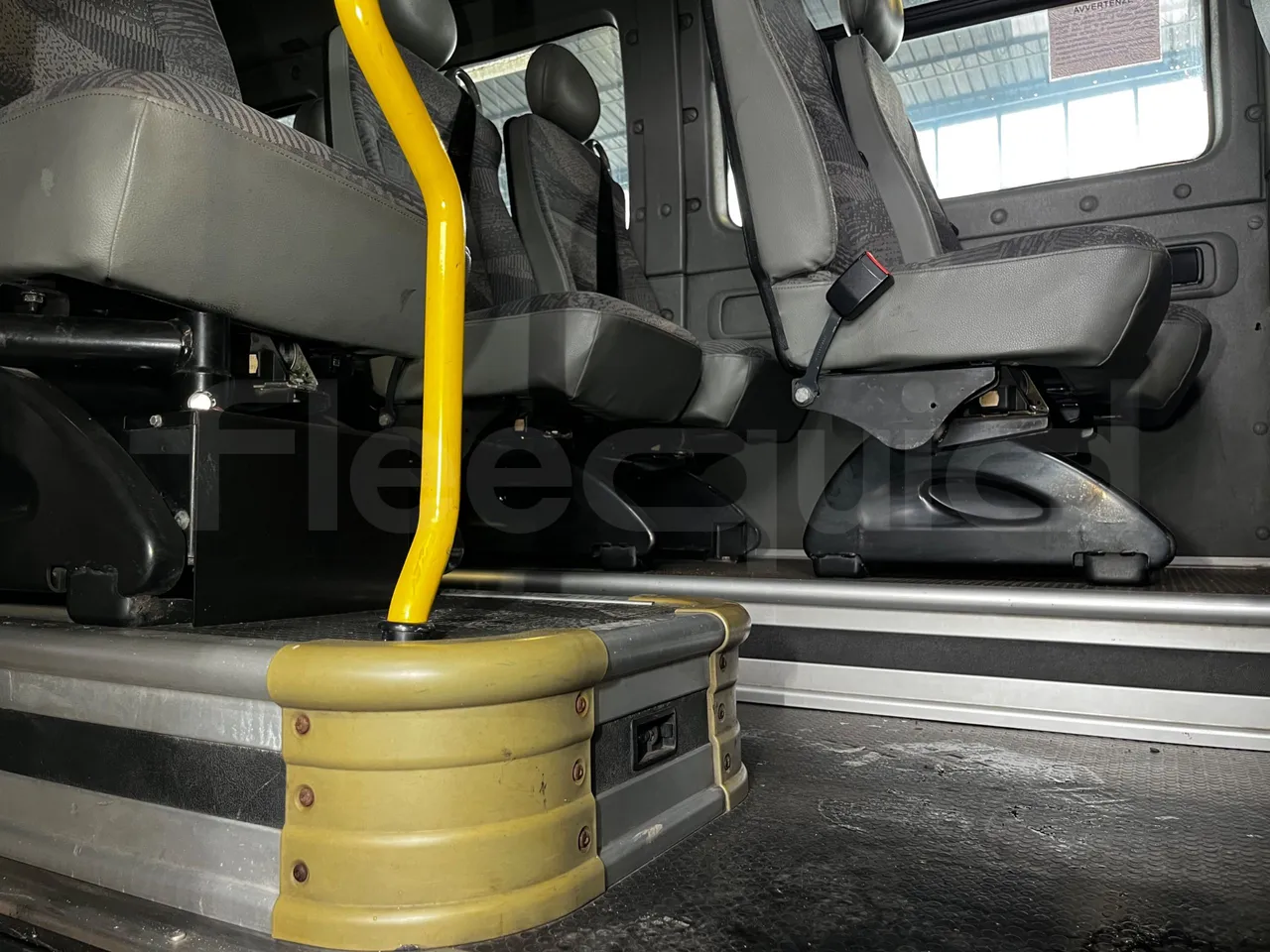 Renault Master NDDUL6/16 - EUR3 - 84kW - 5.899m - armrest detail photo
