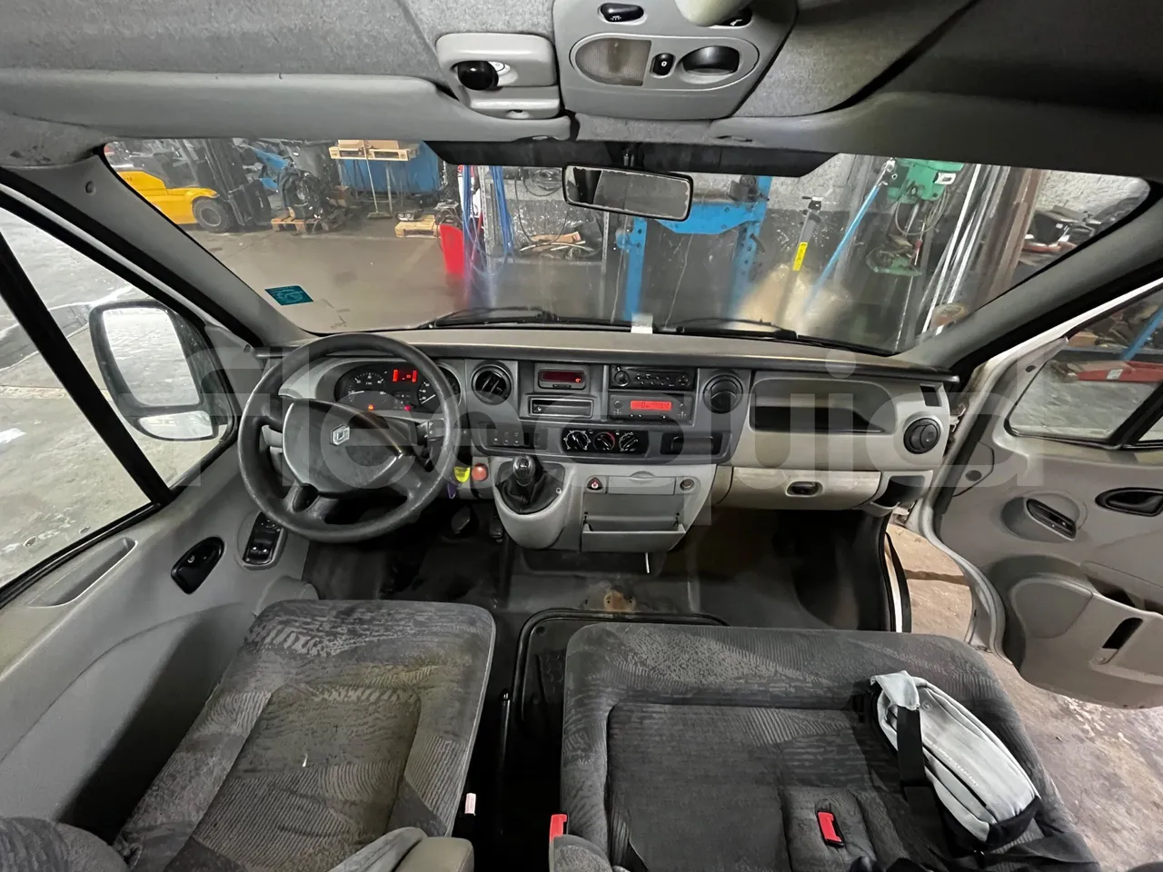 Renault Master NDDUL6/16 - EUR3 - 84kW - 5.899m - buttons panels on