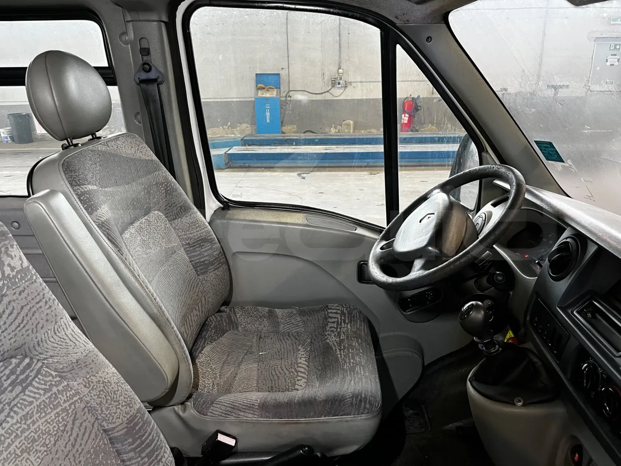 Renault Master NDDUL6/16 - EUR3 - 84kW - 5.899m - driver's seat photo