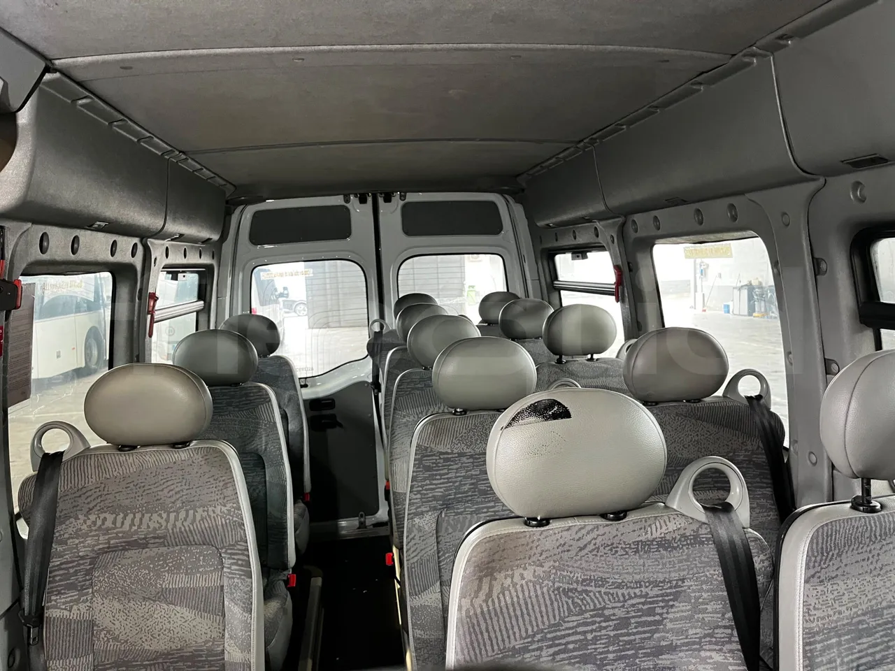 Renault Master NDDUL6/16 - EUR3 - 84kW - 5.899m - reverse view middle aisle