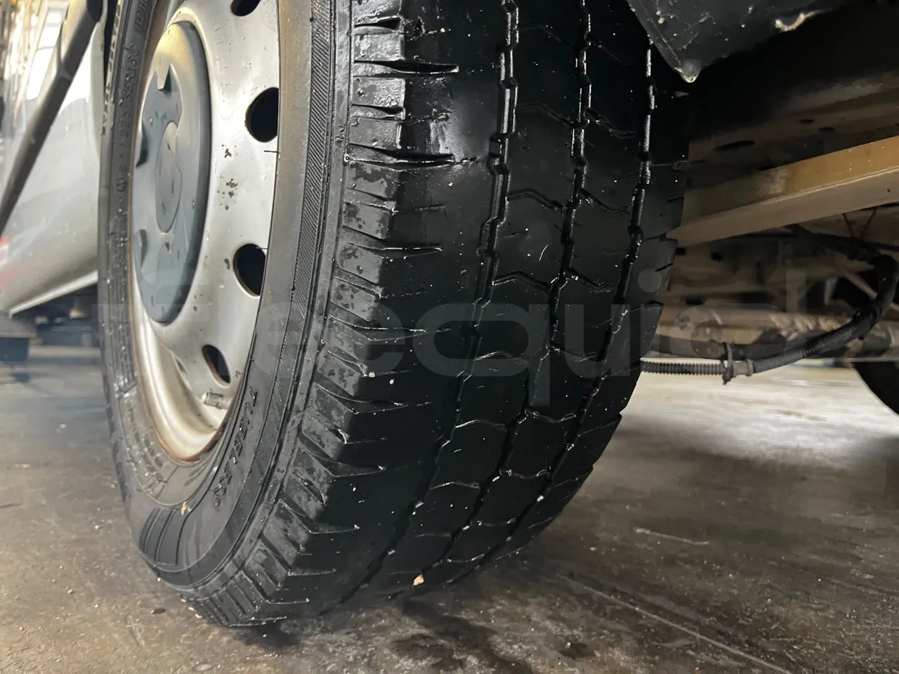 Renault Master NDDUL6/16 - EUR3 - 84kW - 5.899m - tread condition front tires right