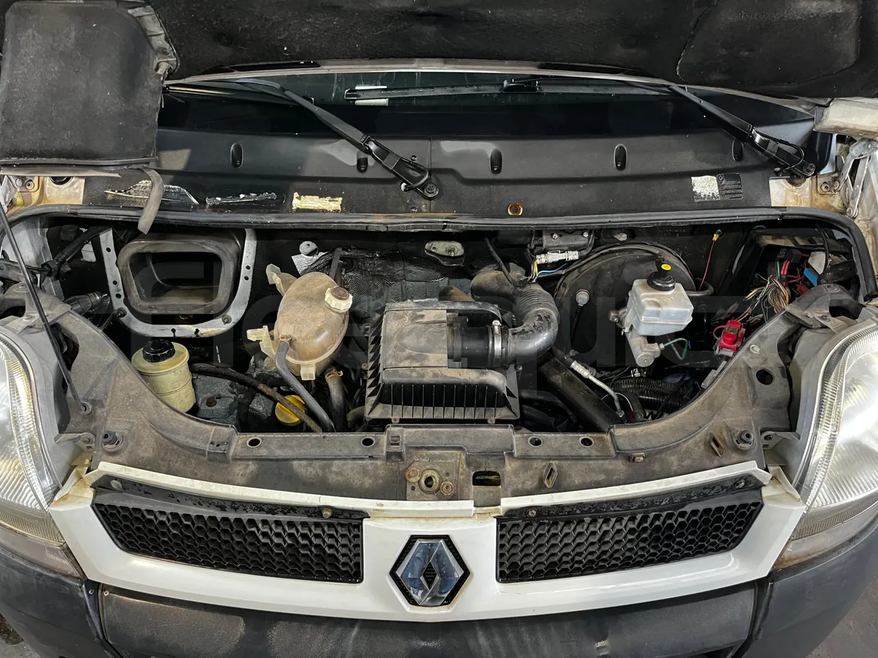 Renault Master NDDUL6/16 - EUR3 - 84kW - 5.899m - rear hatch open