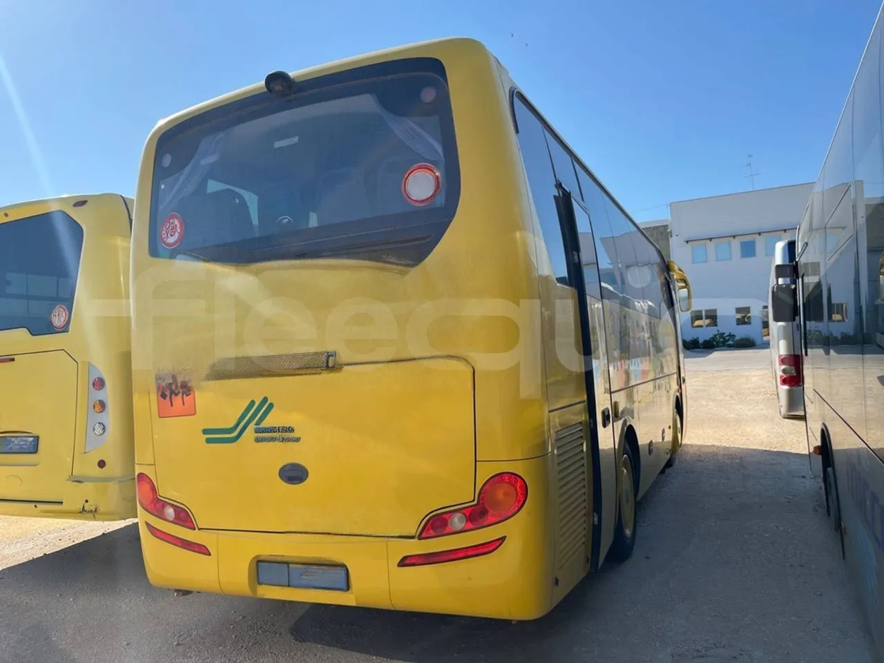 King Long XMQ6800 2AL1AA2B-EUR5-148Kw-7,995m - 3/4 right rear doors closed