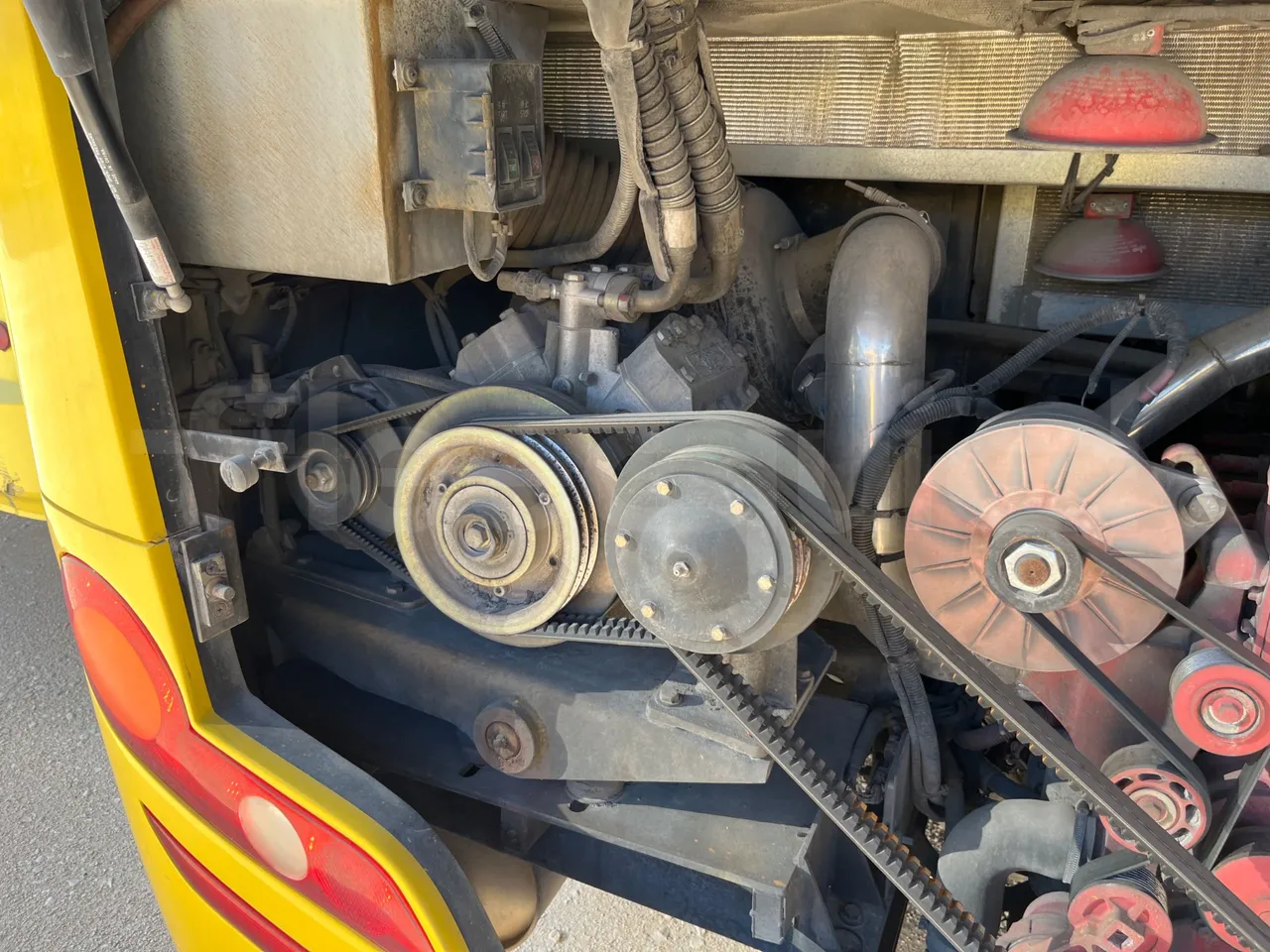 King Long XMQ6800 2AL1AA2B-EUR5-148Kw-7,995m - air conditioning compressor (mandatory for bus to scrap)