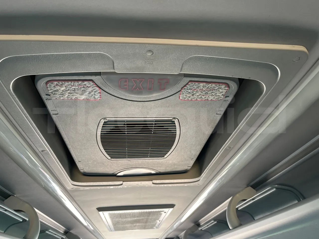 King Long XMQ6800 2AL1AA2B-EUR5-148Kw-7,995m - roof hatch 1
