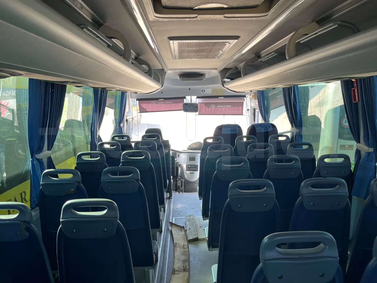 King Long XMQ6800 2AL1AA2B-EUR5-148Kw-7,995m - forward view all seats last row height