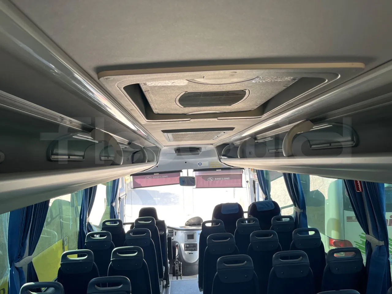 King Long XMQ6800 2AL1AA2B-EUR5-148Kw-7,995m - overhead compartments photo