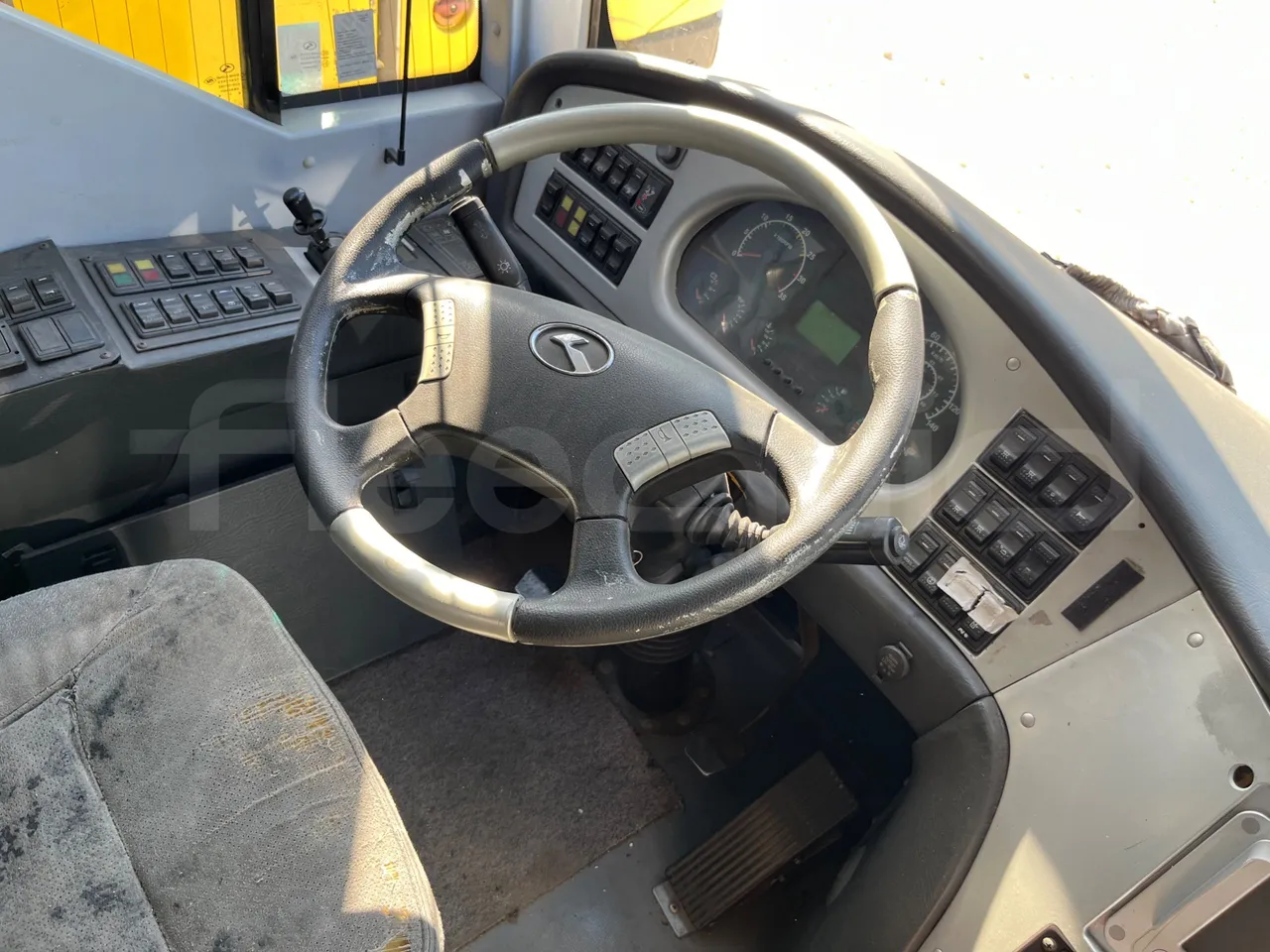 King Long XMQ6800 2AL1AA2B-EUR5-148Kw-7,995m - steering wheel photo