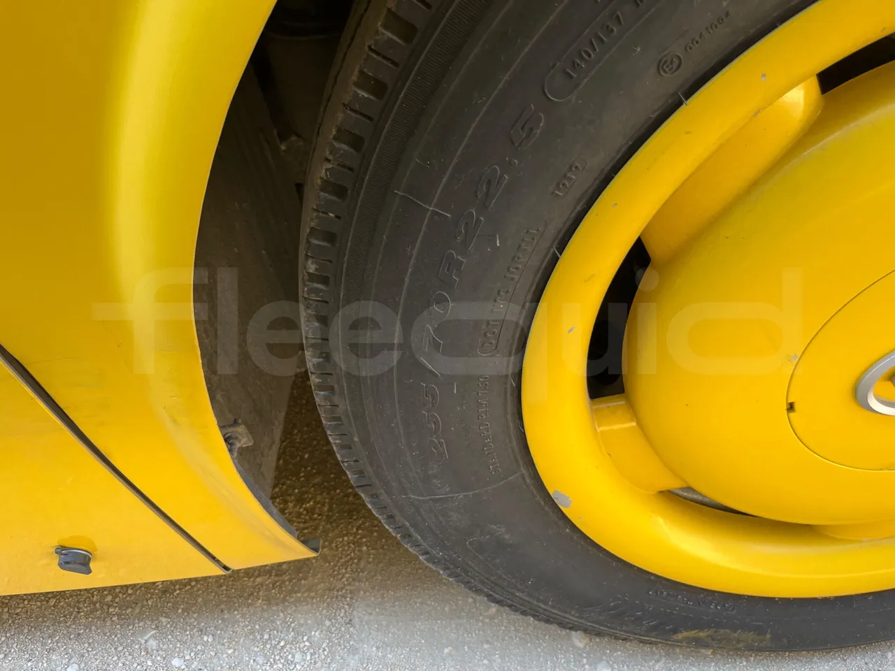 King Long XMQ6800 2AL1AA2B-EUR5-148Kw-7,995m - rear left tire photo
