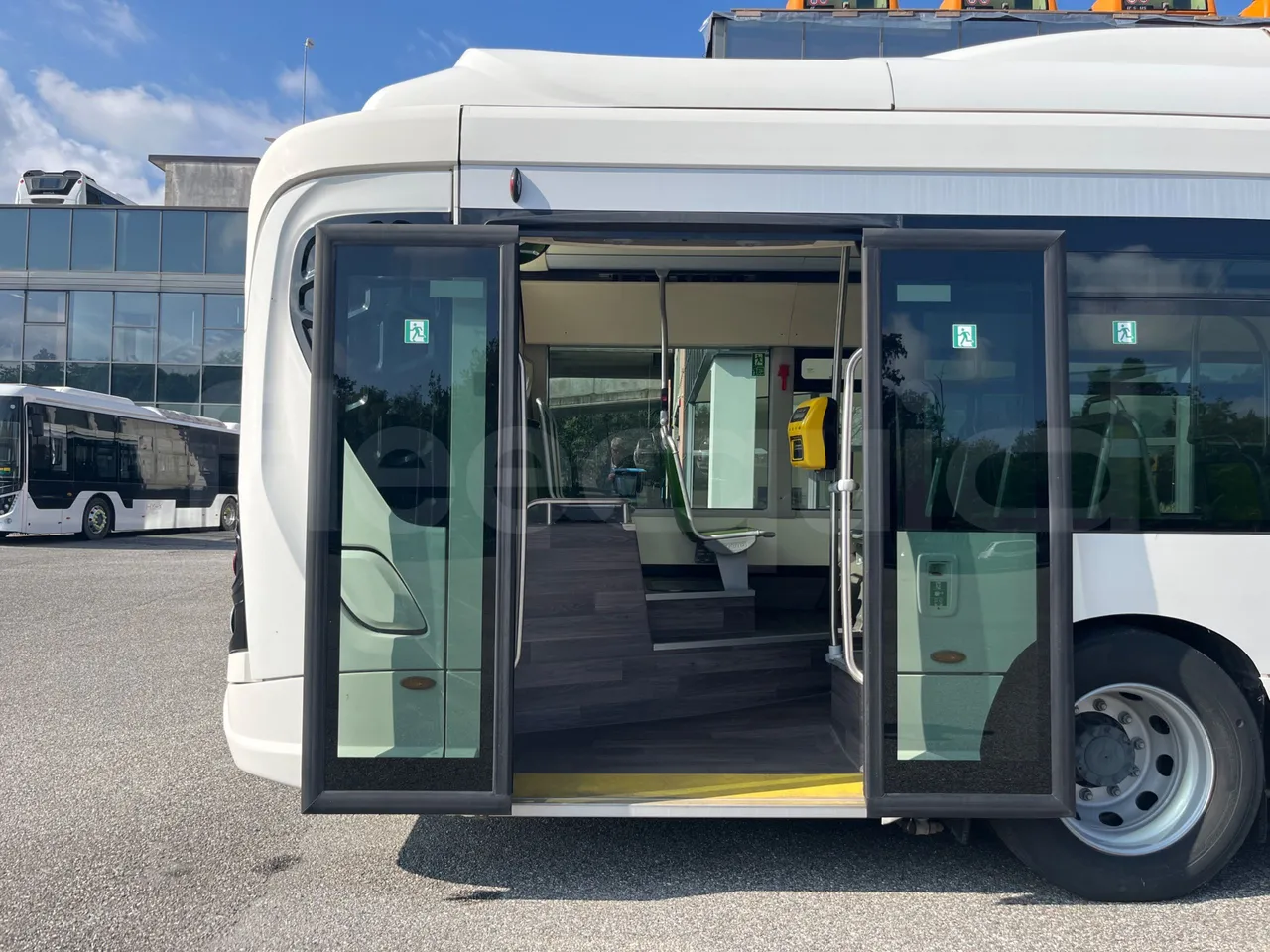 Heuliez GX 337 ELEC 6X26TN -EUR6 -121kW-12.06m - front door 3 open