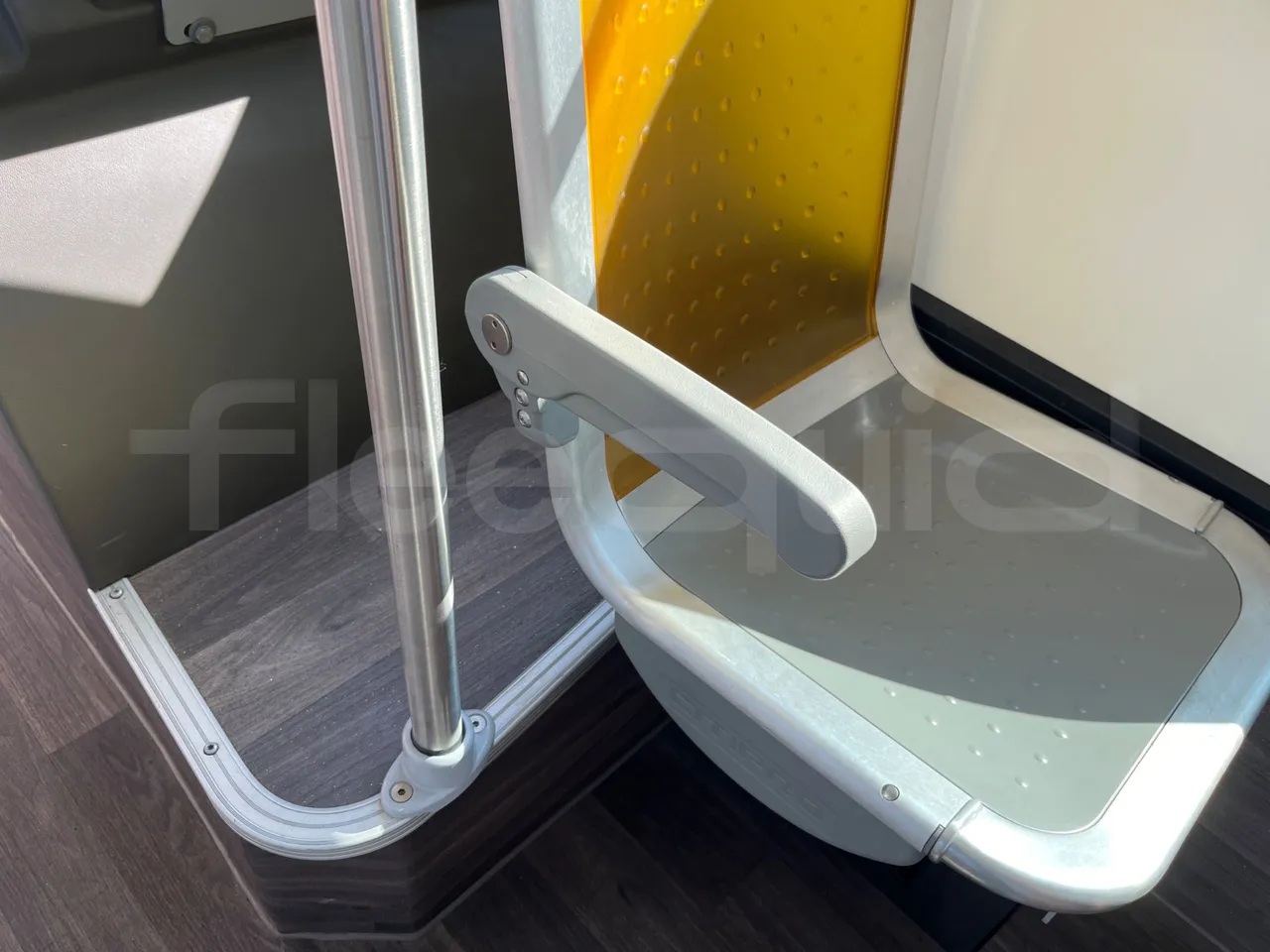 Heuliez GX 337 ELEC 6X26TN -EUR6 -121kW-12.06m - armrest detail photo