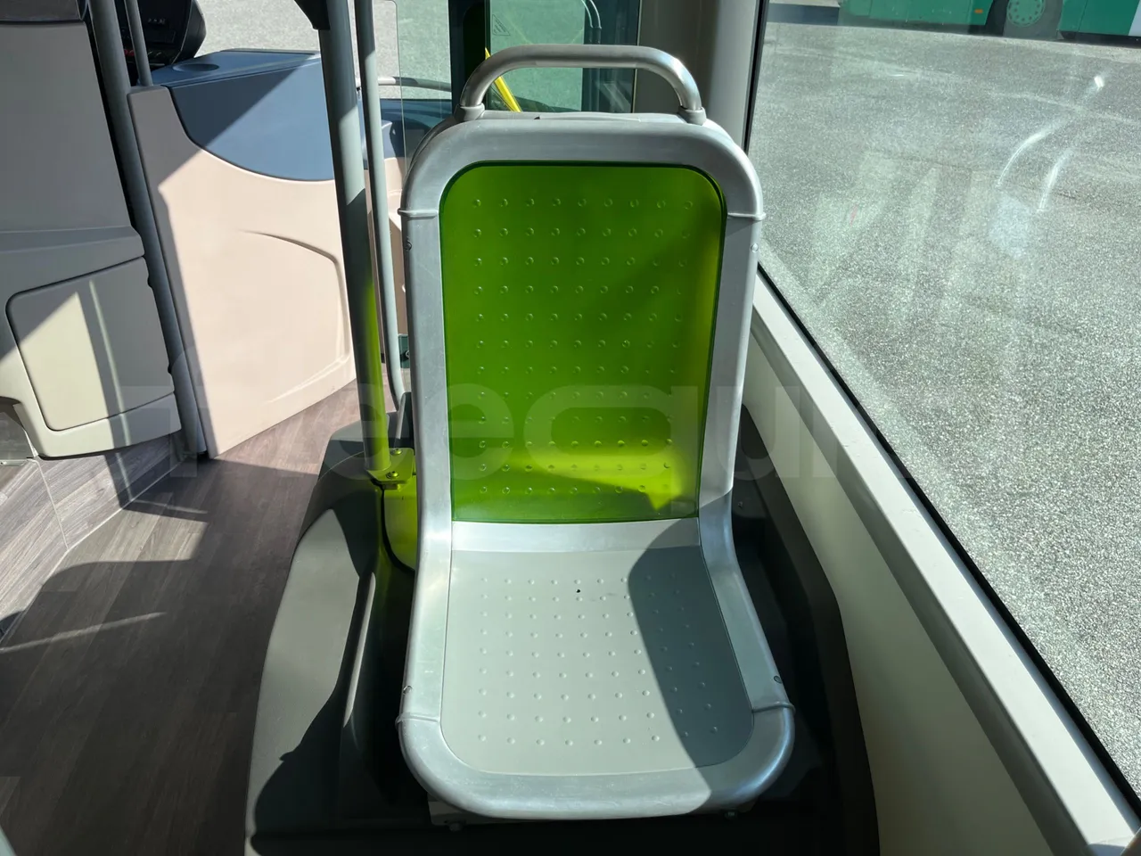 Heuliez GX 337 ELEC 6X26TN -EUR6 -121kW-12.06m - single seat detail