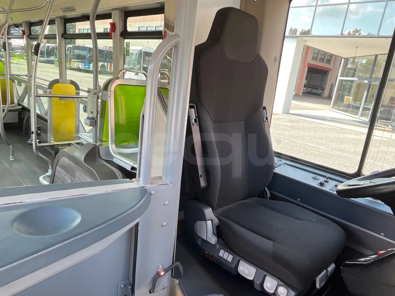 Heuliez GX 337 ELEC 6X26TN -EUR6 -121kW-12.06m - driver's seat photo