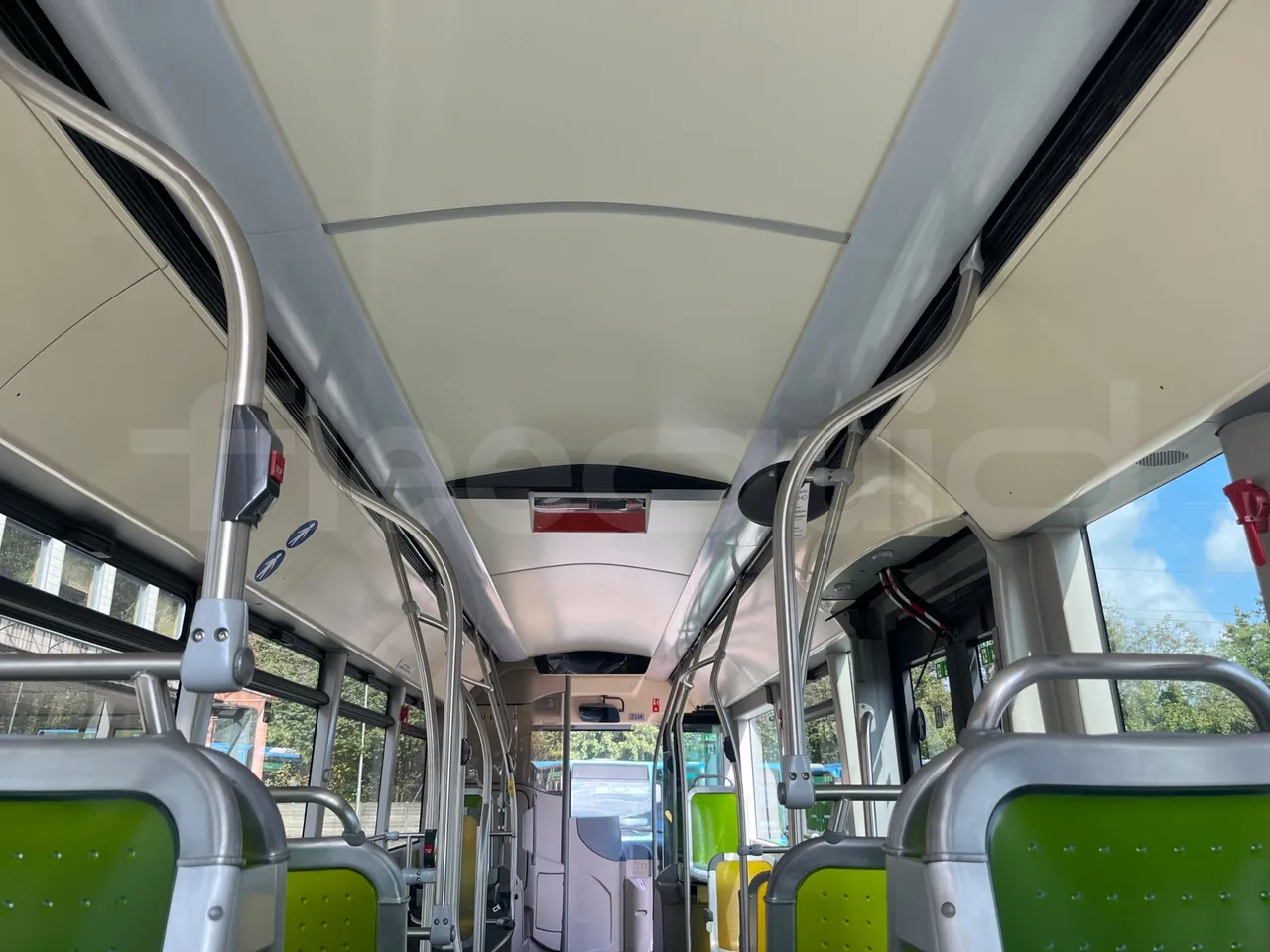Heuliez GX 337 ELEC 6X26TN -EUR6 -121kW-12.06m - overhead compartments photo