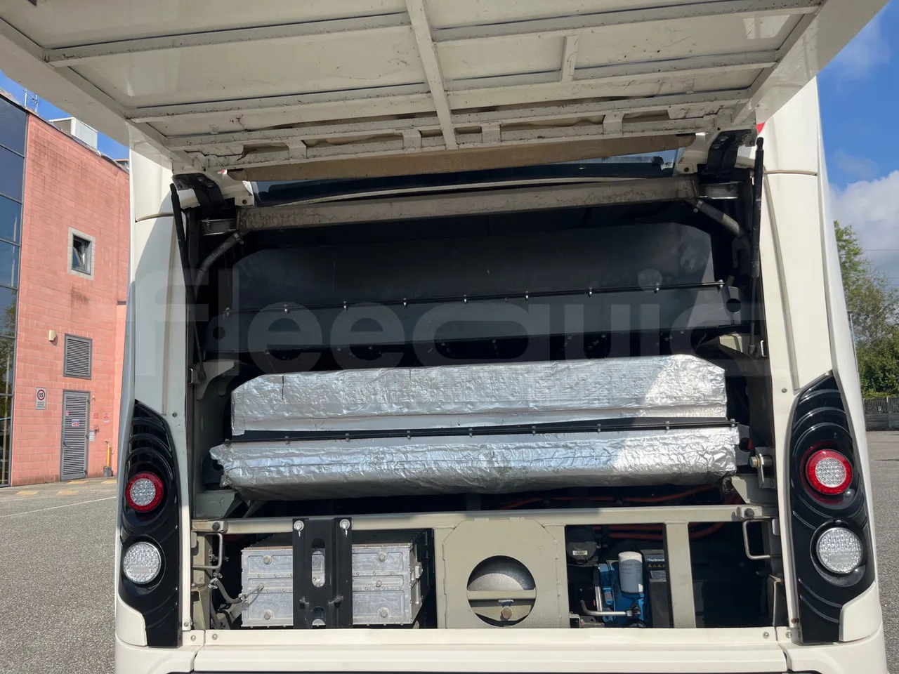 Heuliez GX 337 ELEC 6X26TN -EUR6 -121kW-12.06m - rear hatch open