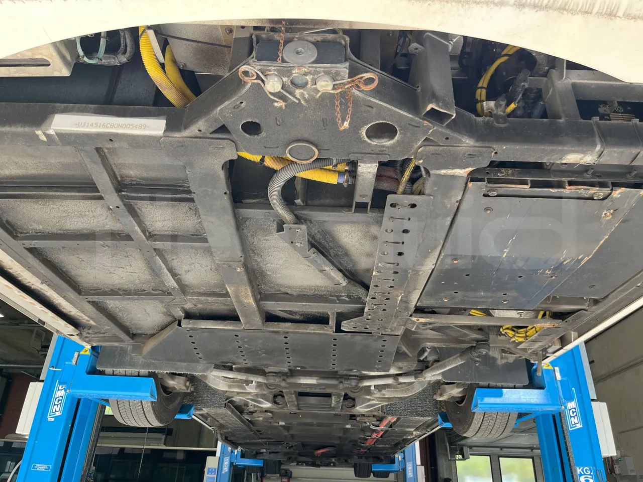 Heuliez GX 337 ELEC 6X26TN -EUR6 -121kW-12.06m - front undercarriage from front