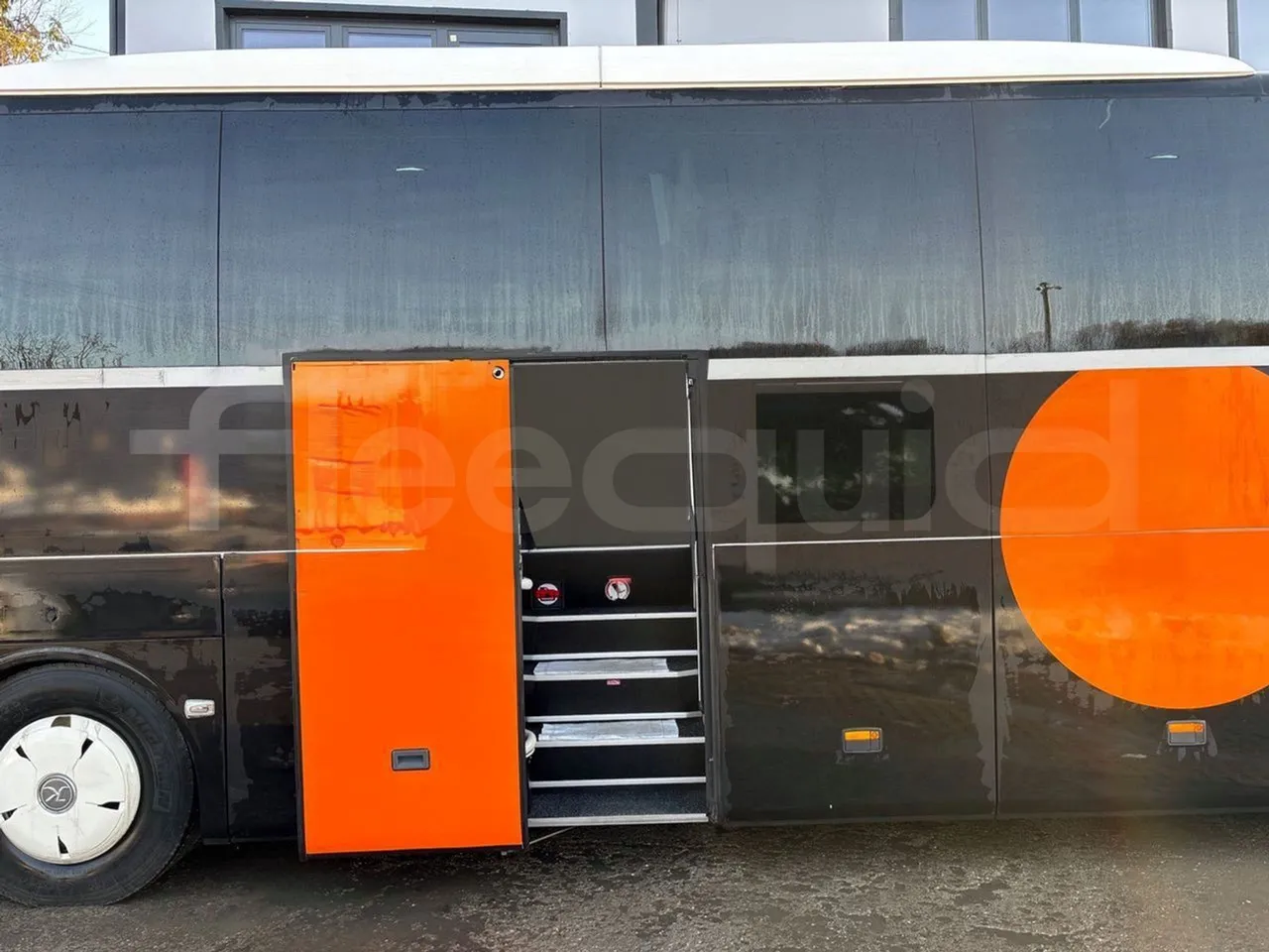 Setra S515 410 02 - Euro6 - 315kW - 12.300mt - front door 2 open