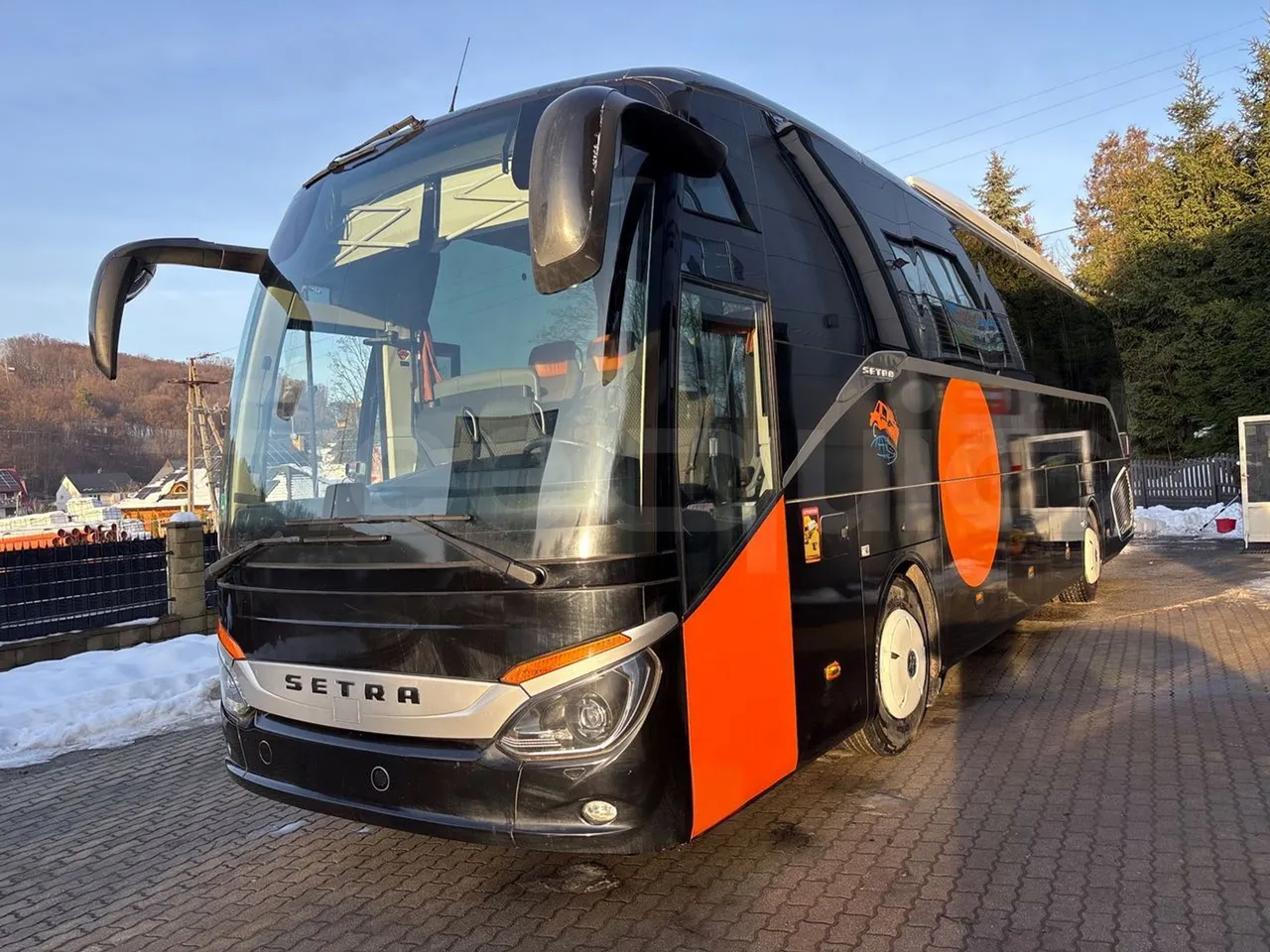 Setra S515 410 02 - Euro6 - 315kW - 12.300mt - 3/4 front left