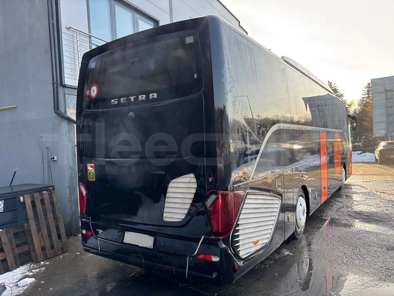 Setra S515 410 02 - Euro6 - 315kW - 12.300mt - 3/4 right rear doors closed