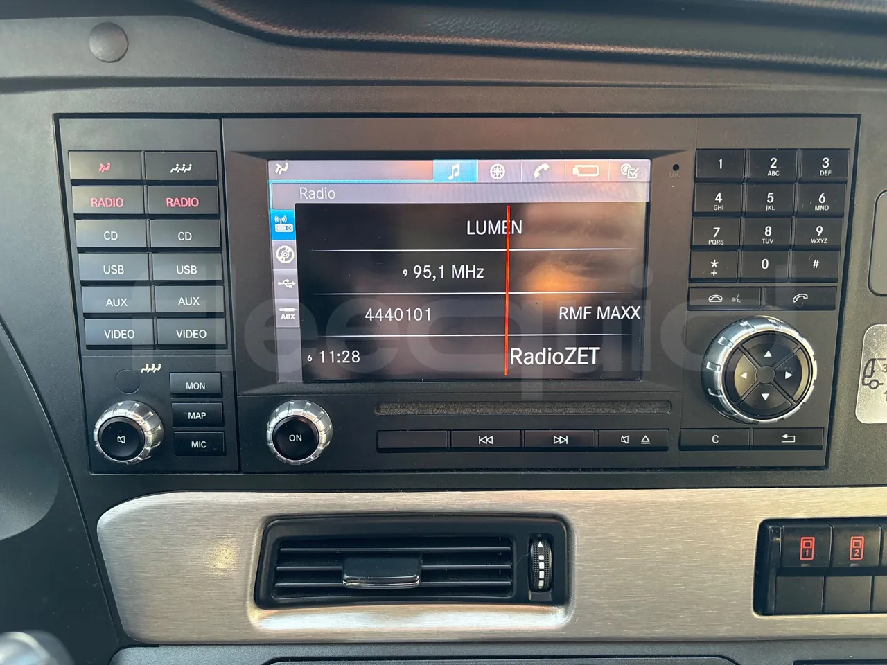 Setra S515 410 02 - Euro6 - 315kW - 12.300mt - radio accessories photo