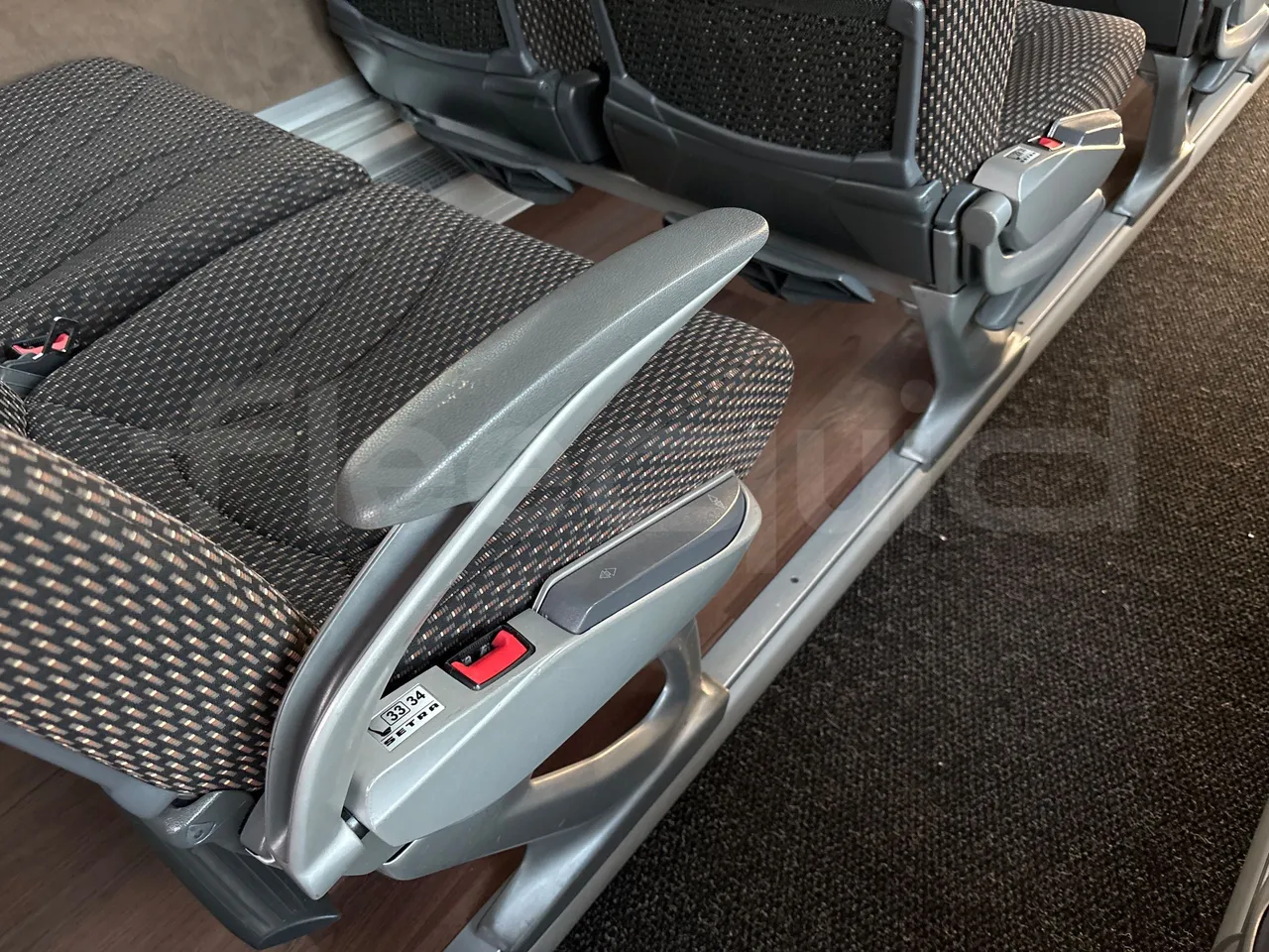 Setra S515 410 02 - Euro6 - 315kW - 12.300mt - armrest detail photo