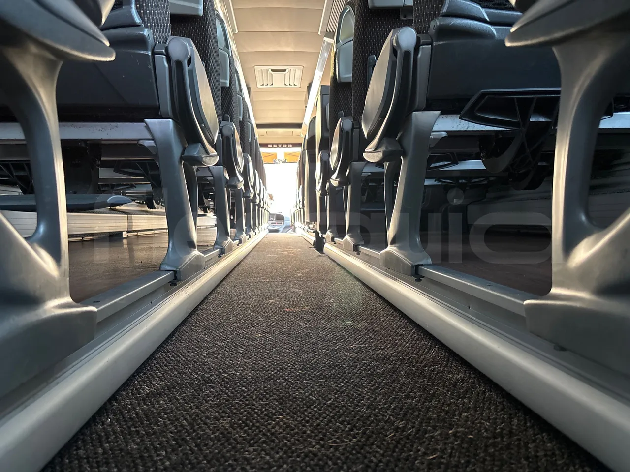 Setra S515 410 02 - Euro6 - 315kW - 12.300mt - seat brackets photo