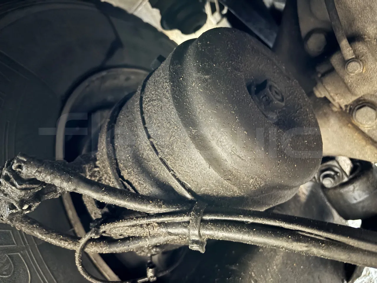 Setra S515 410 02 - Euro6 - 315kW - 12.300mt - axle 2 caliper brakes left