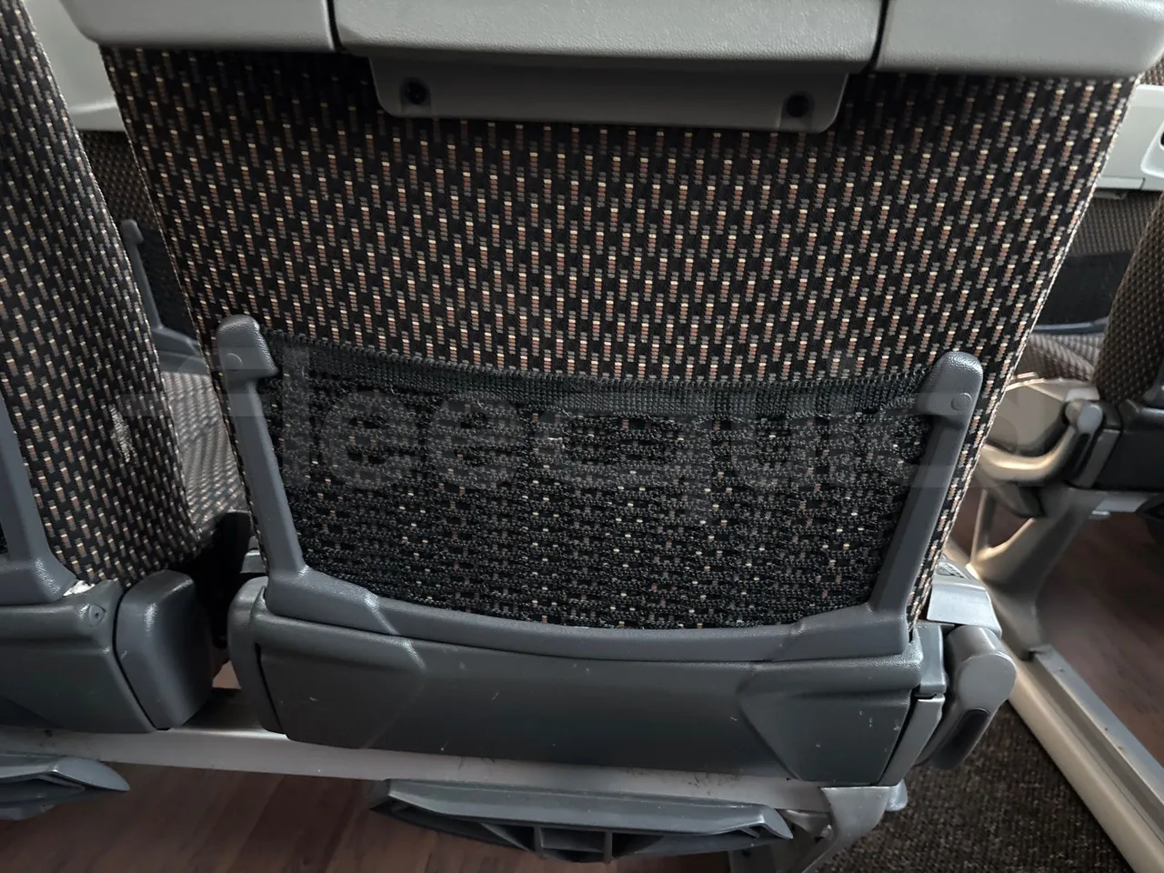 Setra S515 410 02 - Euro6 - 315kW - 12.300mt - mesh detail photo