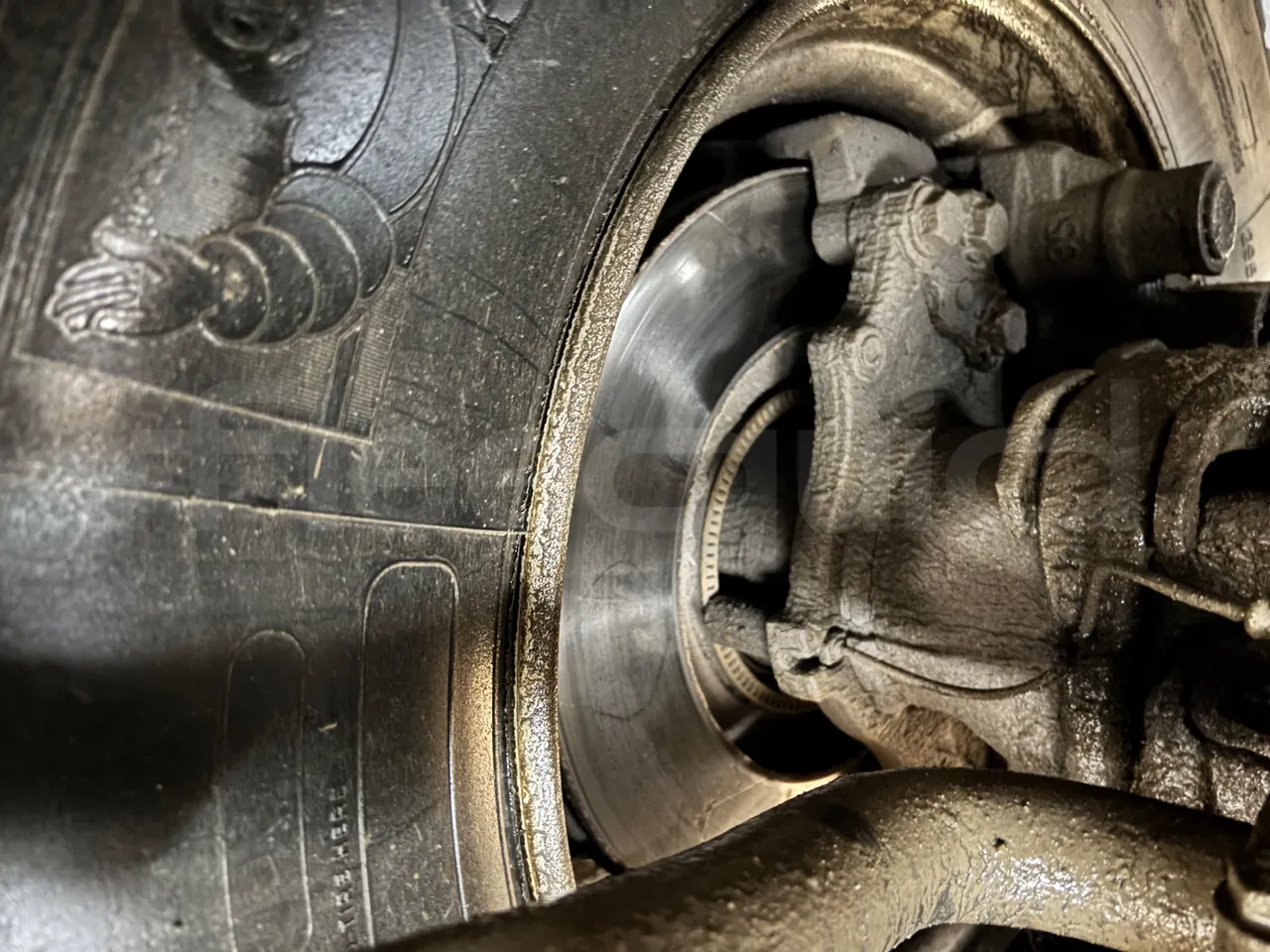 Setra S515 410 02 - Euro6 - 315kW - 12.300mt - axle 2 discs right