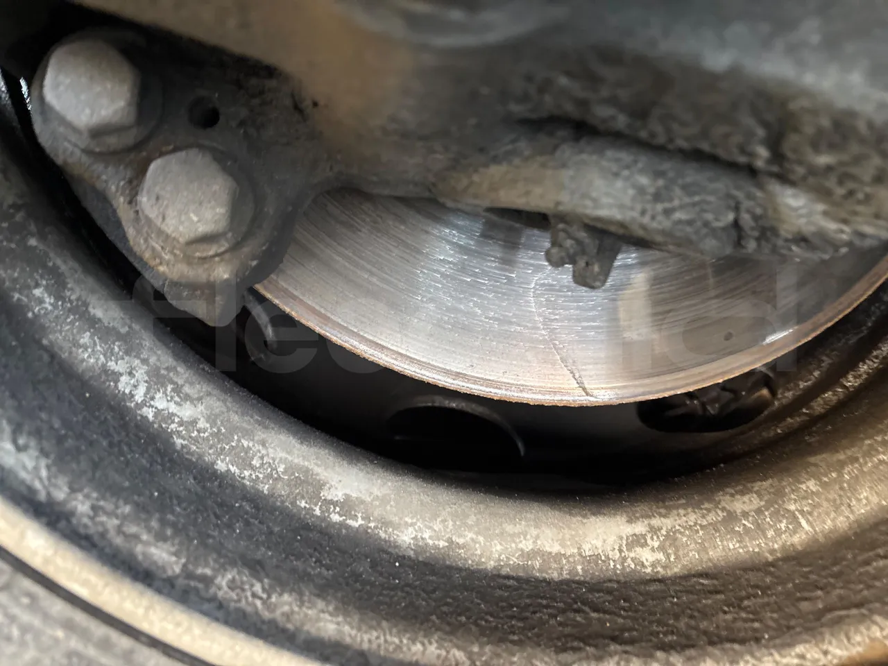 Setra S515 410 02 - Euro6 - 315kW - 12.300mt - front discs right