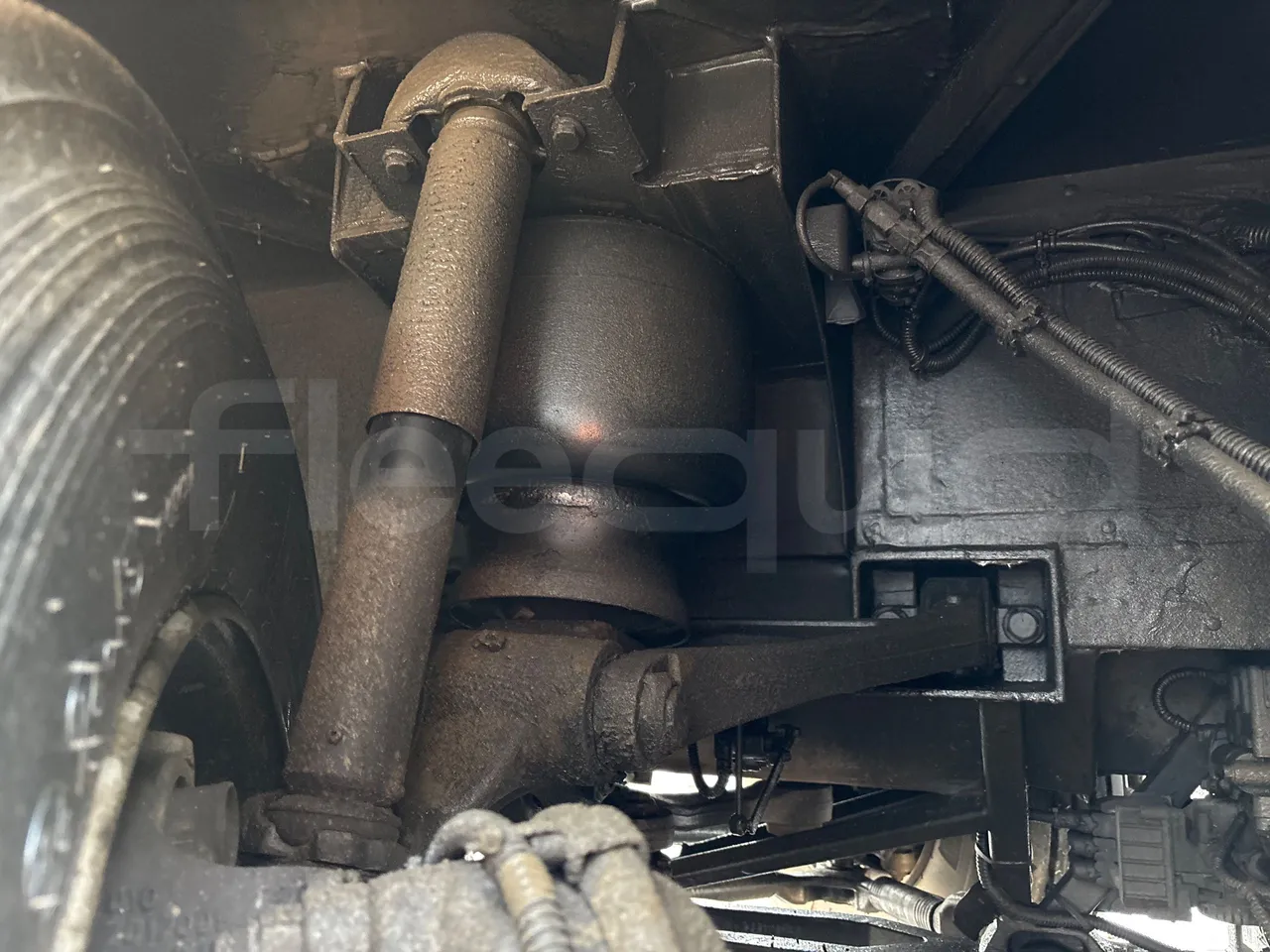 Setra S515 410 02 - Euro6 - 315kW - 12.300mt - front shock absorbers right