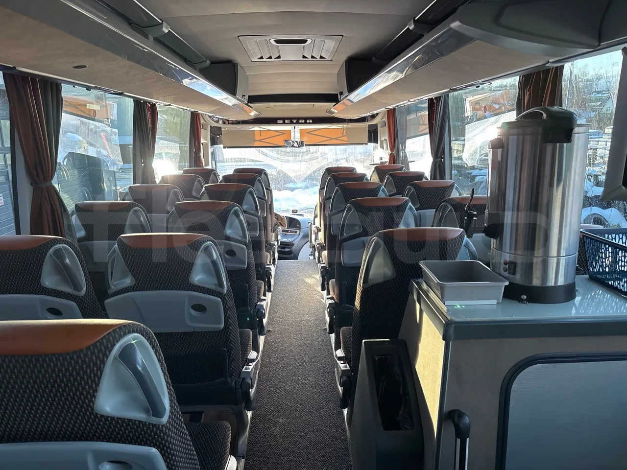 Setra S515 410 02 - Euro6 - 315kW - 12.300mt - forward view middle aisle