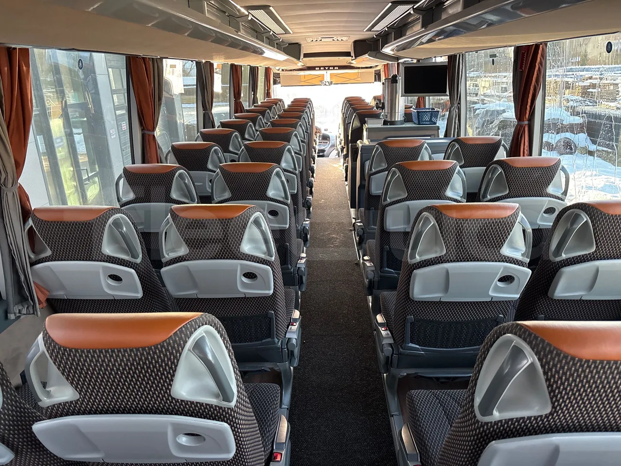Setra S515 410 02 - Euro6 - 315kW - 12.300mt - forward view all seats last row height