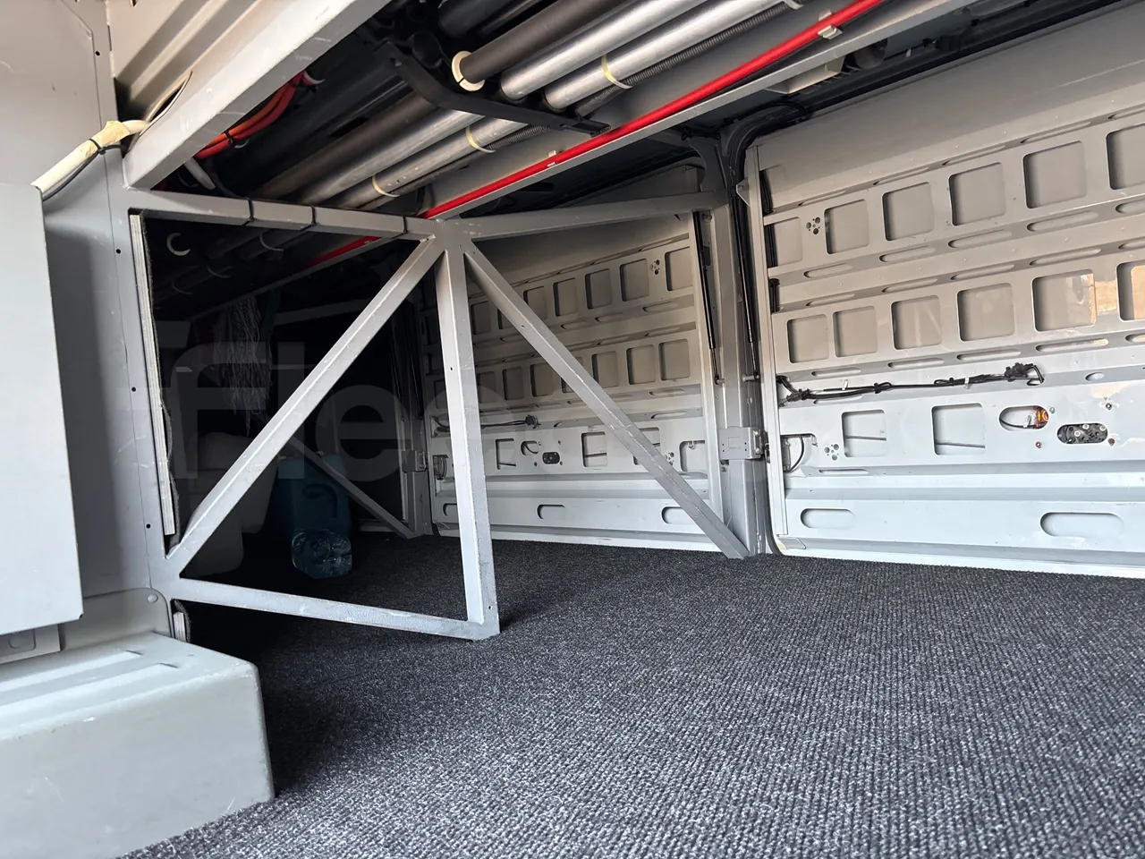 Setra S515 410 02 - Euro6 - 315kW - 12.300mt - internal frame rust check