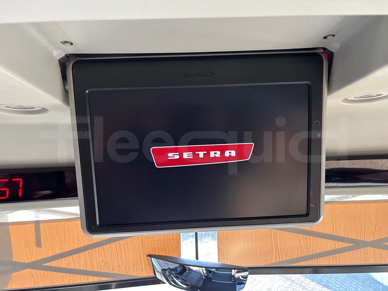 Setra S515 410 02 - Euro6 - 315kW - 12.300mt - monitor detail photo