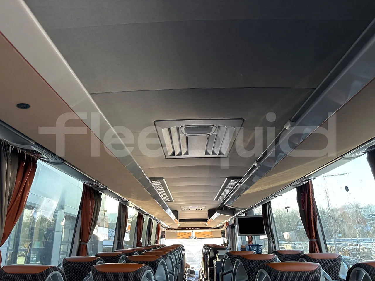 Setra S515 410 02 - Euro6 - 315kW - 12.300mt - overhead compartments photo