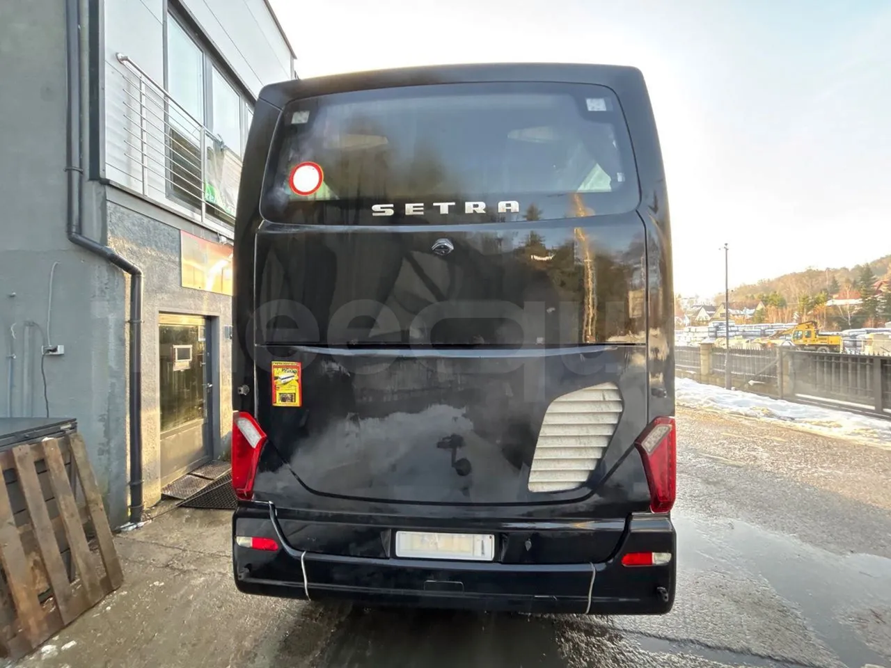 Setra S515 410 02 - Euro6 - 315kW - 12.300mt - rear hatch closed