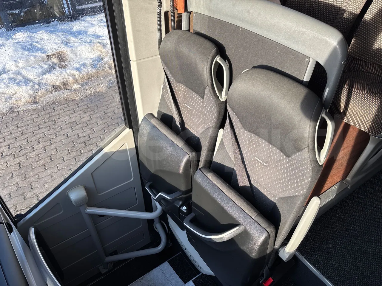 Setra S515 410 02 - Euro6 - 315kW - 12.300mt - hostess seat photo