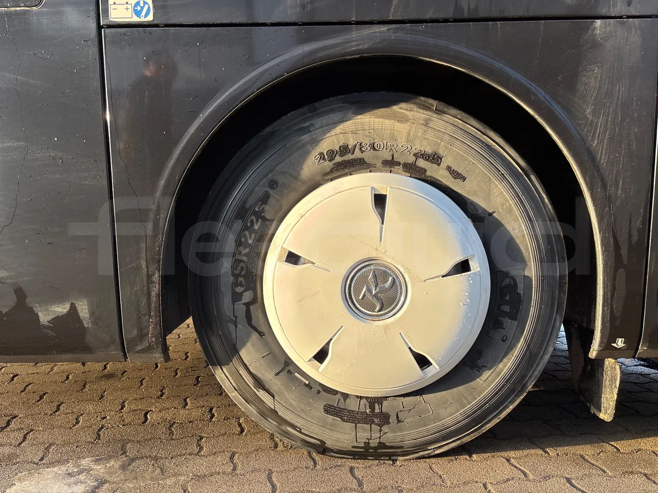 Setra S515 410 02 - Euro6 - 315kW - 12.300mt - front left tire measurements