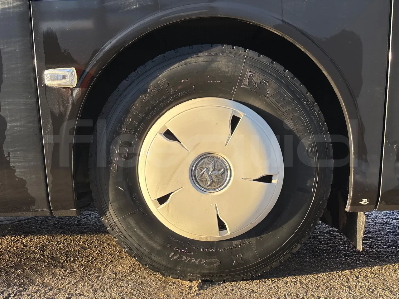 Setra S515 410 02 - Euro6 - 315kW - 12.300mt - rear left tire photo