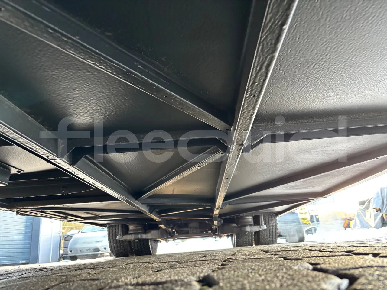 Setra S515 410 02 - Euro6 - 315kW - 12.300mt - central undercarriage photo