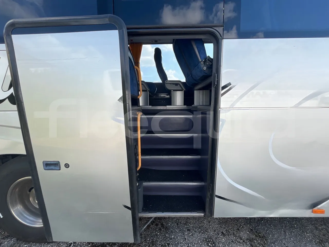 Iveco Evadys SFR130 -EUR5-279kW -11.995m - front door 2 open