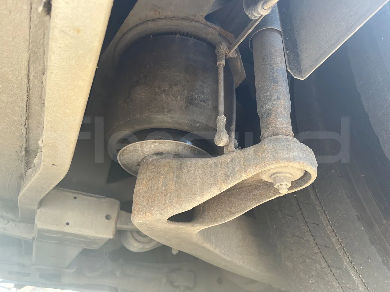 Iveco Evadys SFR130 -EUR5-279kW -11.995m - axel 2 air springs 1 left